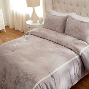 Mauve- 3-Piece Queen Floral Comforter Set